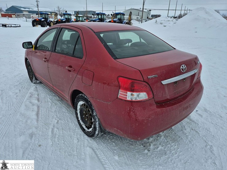 2009-toyota-yaris-base-4dr-sedan-4a-image-3