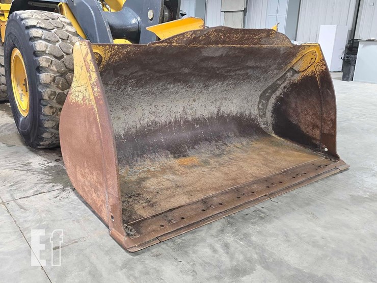 2022-deere-524-p-tier-image-10