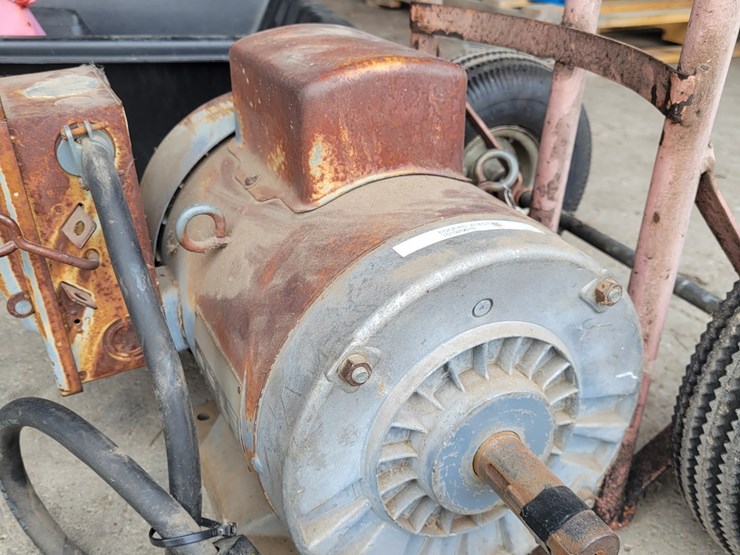 lot-21.-3hp-single-phase-220v-motor,-just-rebuilt-at-eggers-electric-of-bismarck.-store-inside-since-rebuild.-1"-shaft-on-motor-image-1