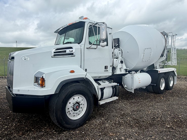 2022-western-star-4700-image-1