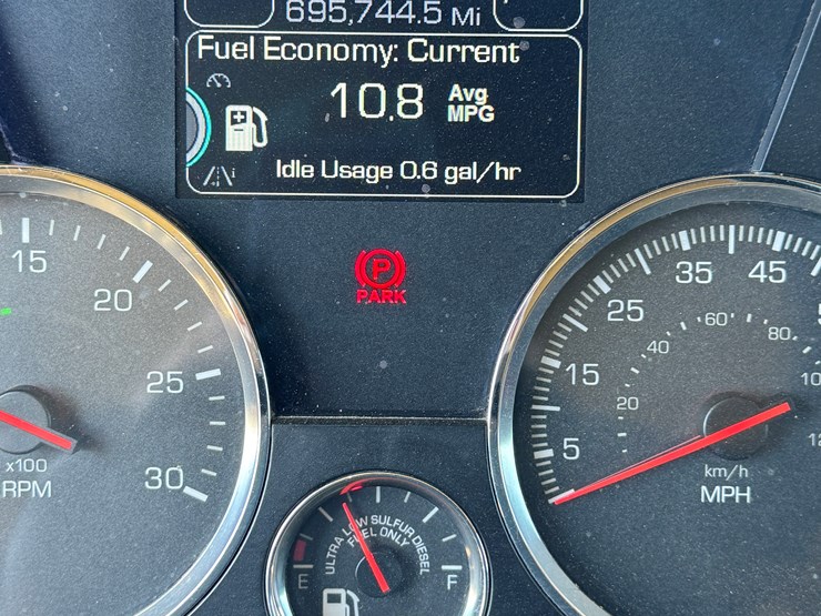 2015-kenworth-t680-image-5