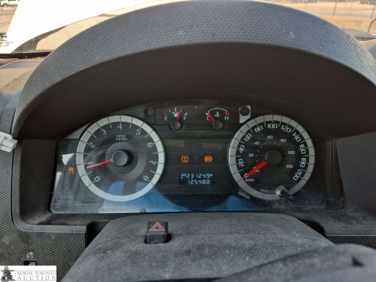 2010-ford-escape-image-12