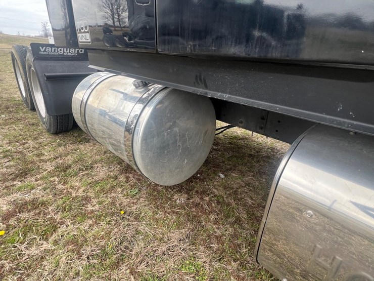 #31955-•-2012-volvo-vnl-tandem-axle-truck-tractor-image-19