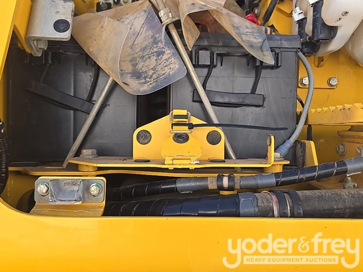 2023-komatsu-d61px-24-image-44