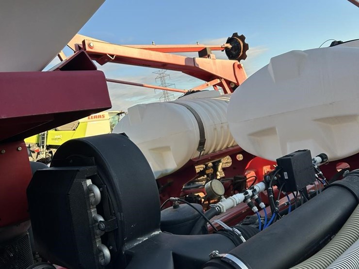 2009-white-8516-image-28