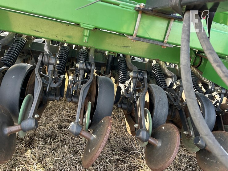 2004-john-deere-1590-image-50