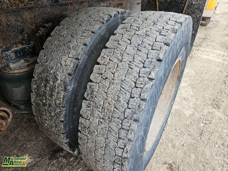 2004-freightliner-fl80-image-15