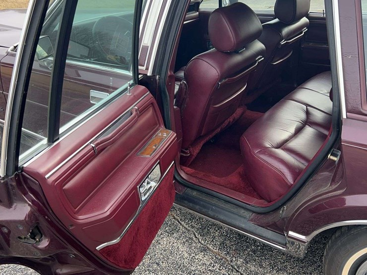 1989-lincoln-town-car-image-60