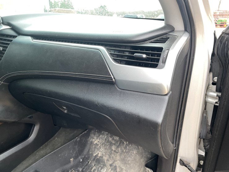 2015-chevrolet-suburban-image-56