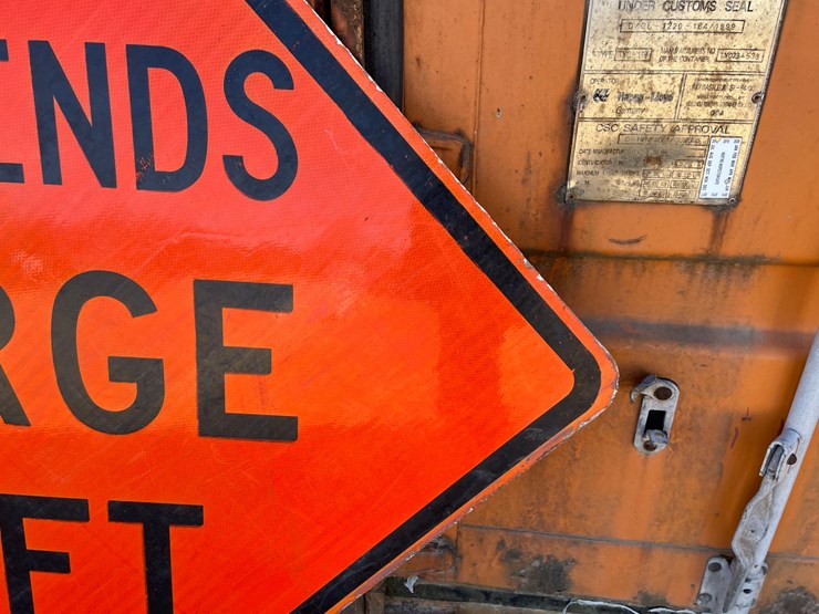 #3936-•-retired-fiberglass-road-signs-image-5