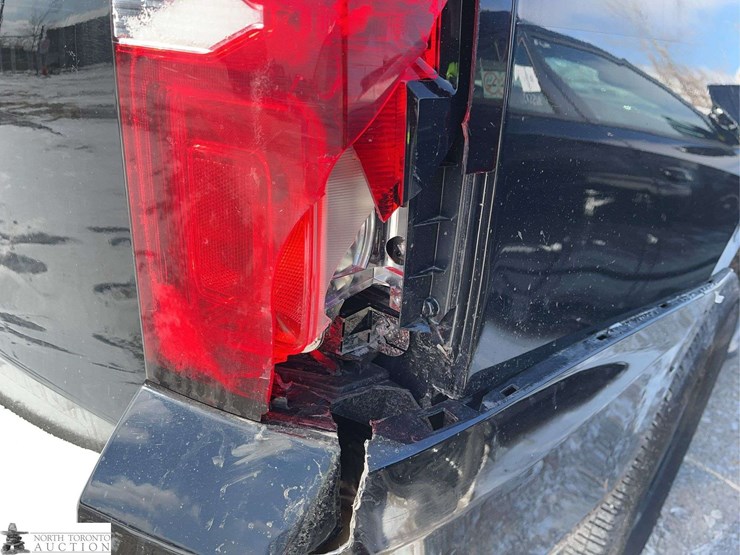 2017-chevrolet-tahoe-image-21