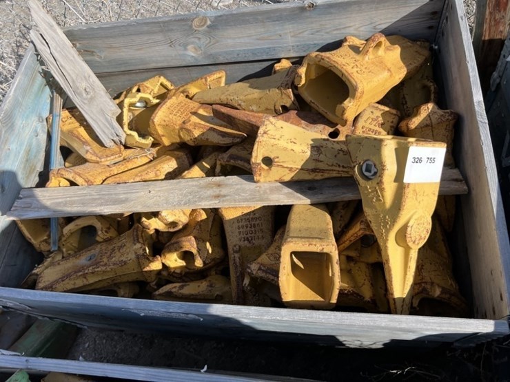 caterpillar-dig-bucket-teeth-image-1