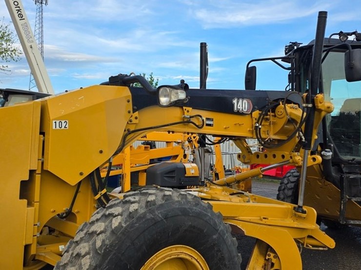 2020-caterpillar-140-image-8