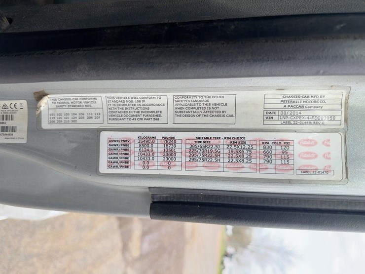 2015-peterbilt-567-image-36
