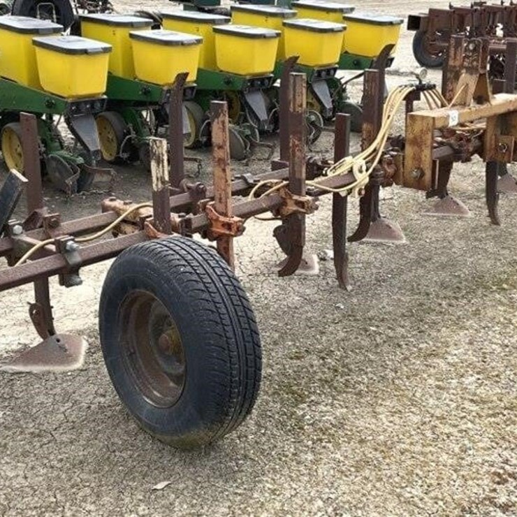 Custom 3-Pt 8-Row 30" Cultivator