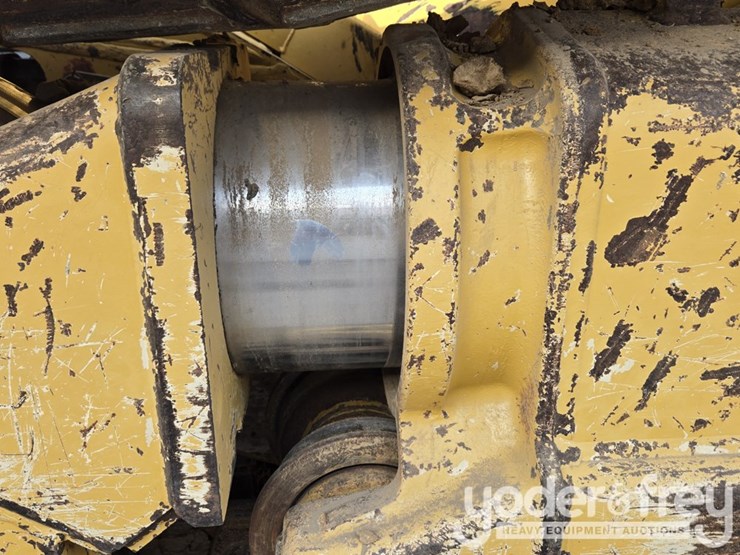 2019-caterpillar-d6-lgp-image-30