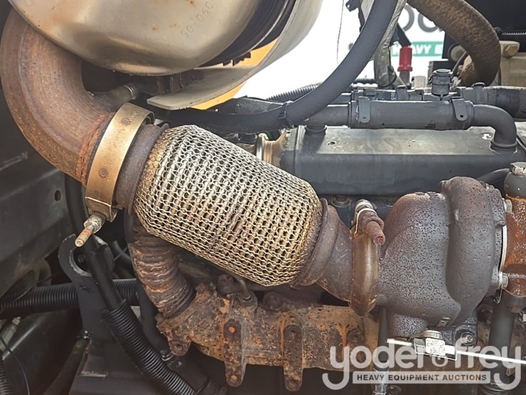 2016-case-750m-image-52