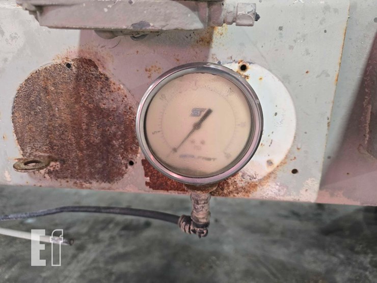 40-foot-pneumatic-tank-trailer-image-16