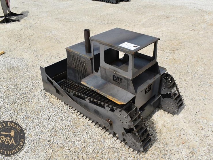 caterpillar-dozer-lawn-ornament-42929-image-3