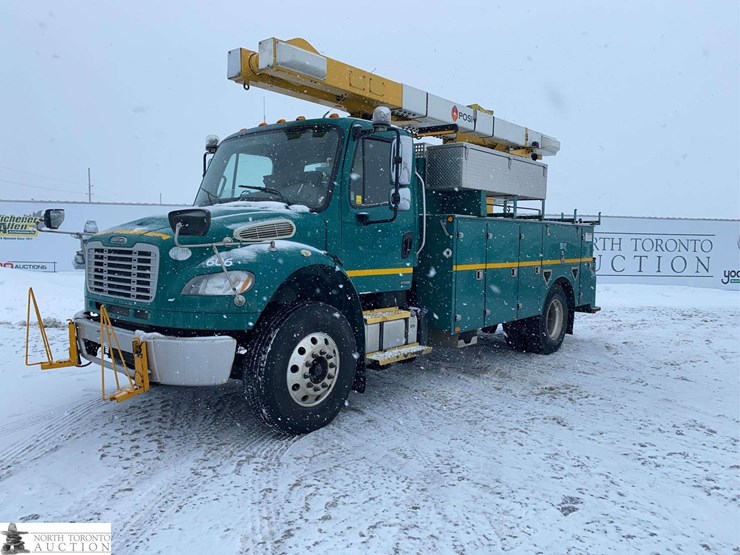2011-freightliner-m2-106-image-1