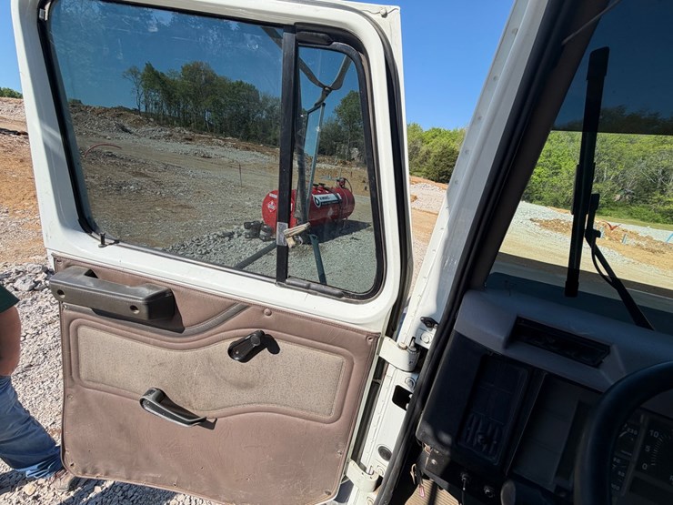 #31925-•-1999-international-tri-axle-dump-truck-image-23