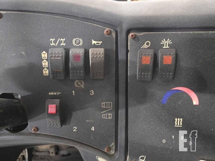 2013-caterpillar-tl943c-image-16