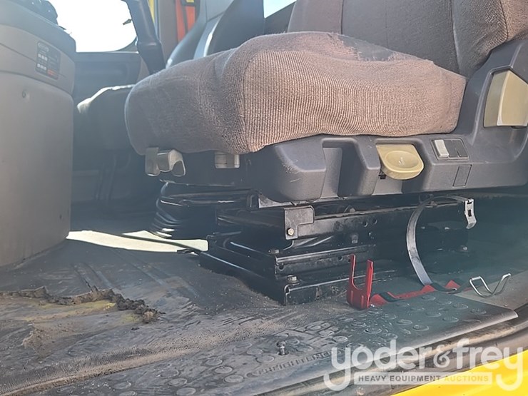 2014-freightliner-cascadia-113-image-94