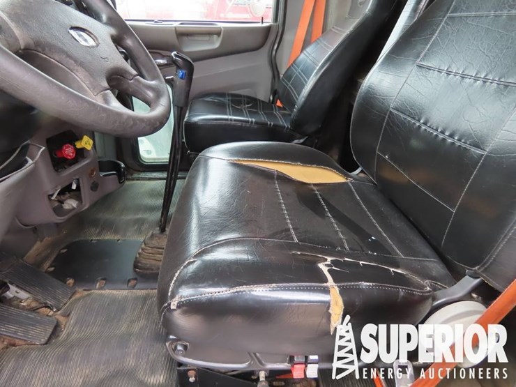 2013-peterbilt-365-image-8