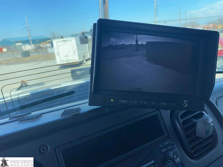 2016-freightliner-108sd-image-14