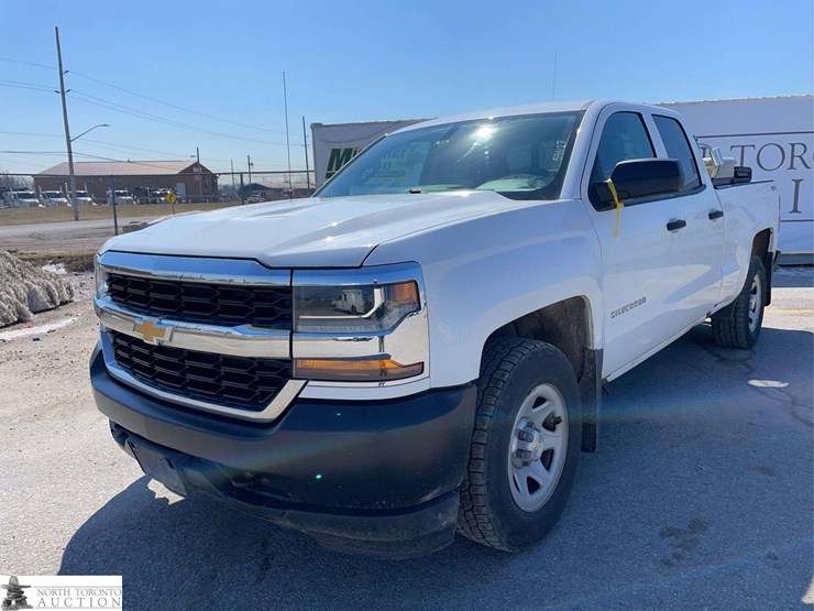 2017-chevrolet-silverado-1500-image-1