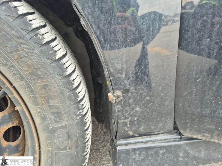 2014-mazda-mazda5-image-23