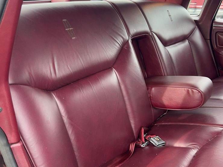 1989-lincoln-town-car-image-67