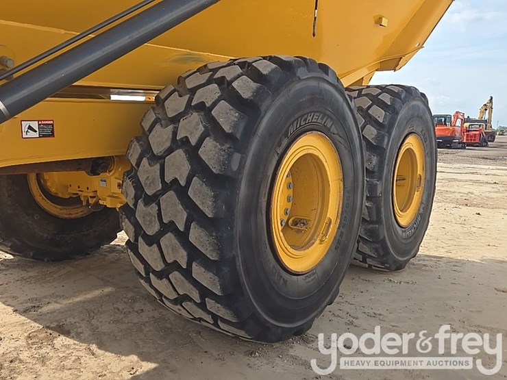 2022-deere-260e-image-13