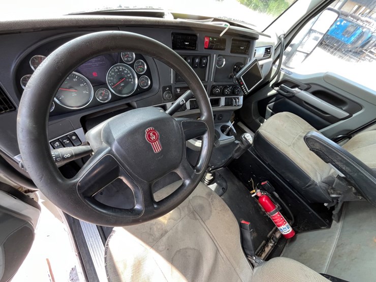 2020-kenworth-t880-image-29