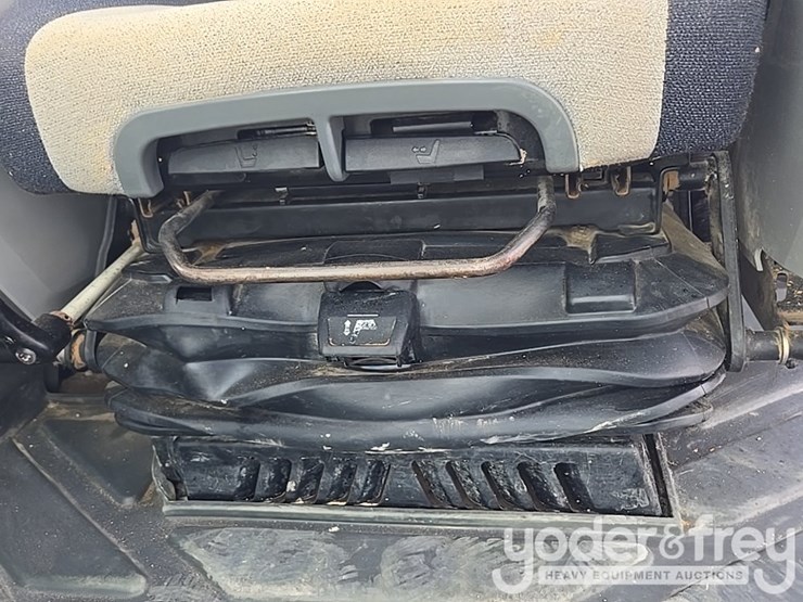 2017-caterpillar-336fl-image-95