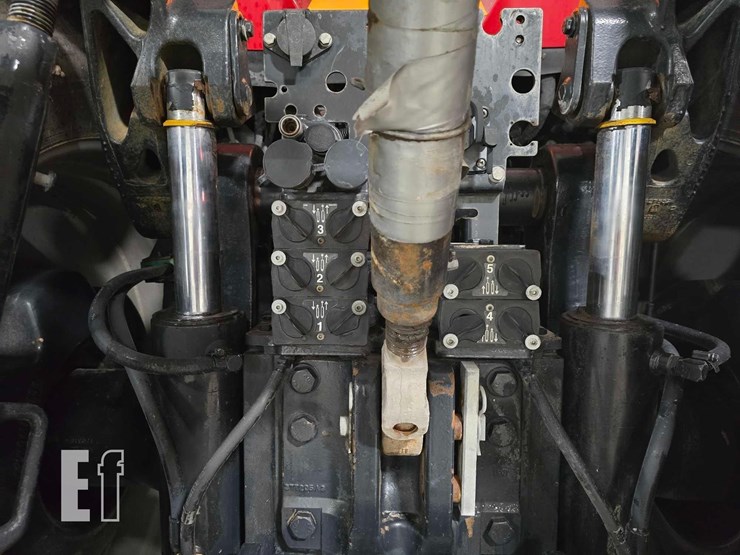 2017-case-ih-magnum-340-image-11