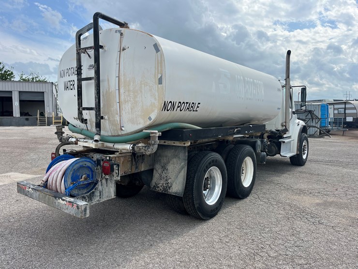 2020-freightliner-m2-106-image-5