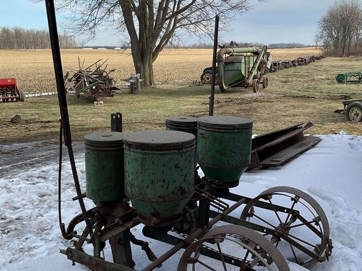 john-deere-three-point-planter-image-3