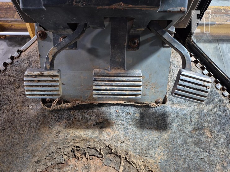 2009-caterpillar-120m-image-17