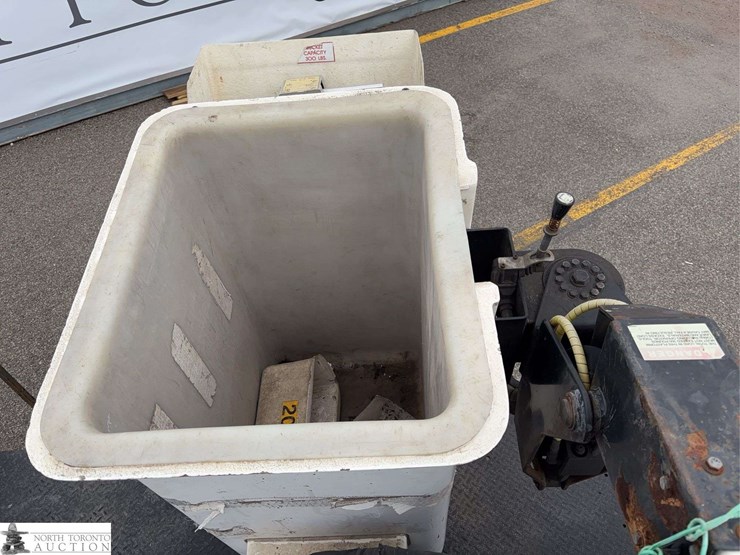 2012-ford-f550-image-21