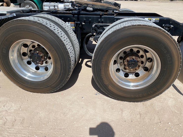 2017-peterbilt-579-image-10