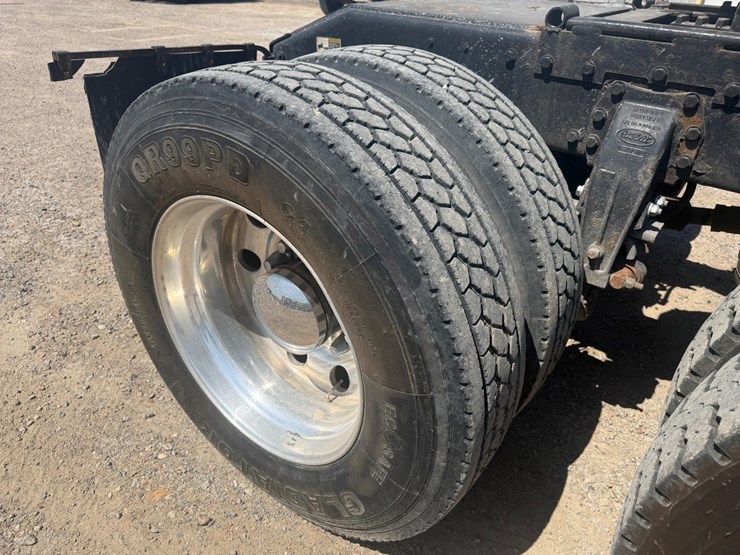 2009-peterbilt-367-image-20