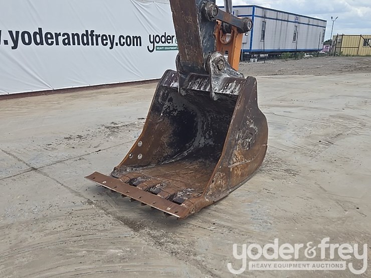 2017-deere-210g-lc-image-27