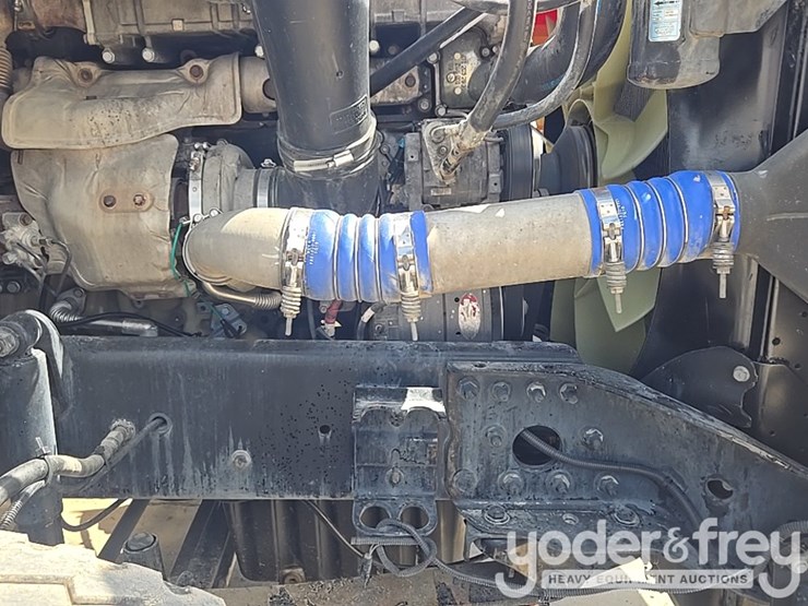 2011-freightliner-cascadia-125-image-53