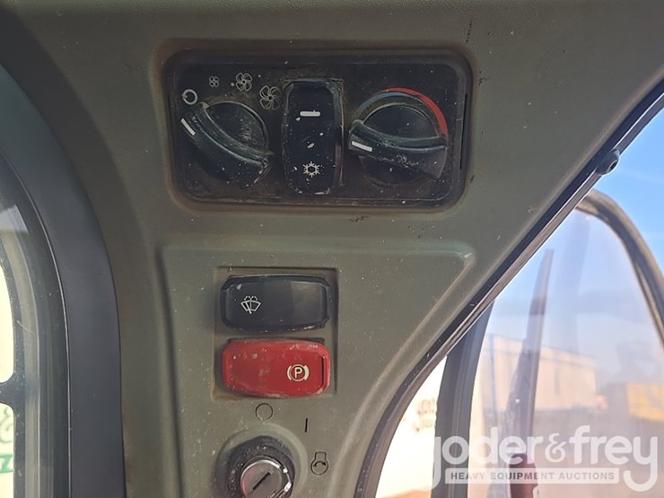 2021-caterpillar-289d3-image-84