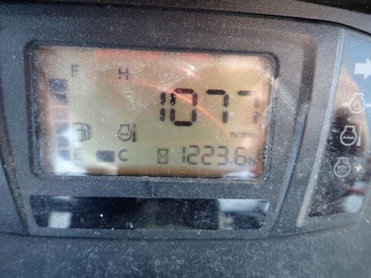 2017-kubota-b2650hsd-image-12