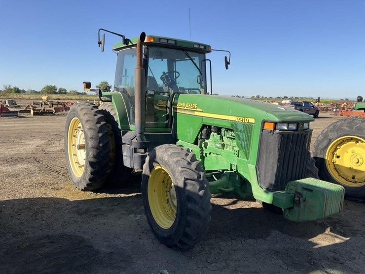john-deere-8210-image-23