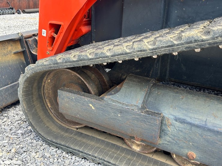 2013-kubota-svl90-image-13