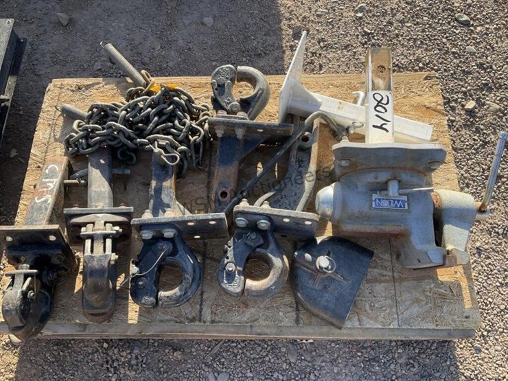 pallet-of-miscellaneous-hitches-and-vice-image-3