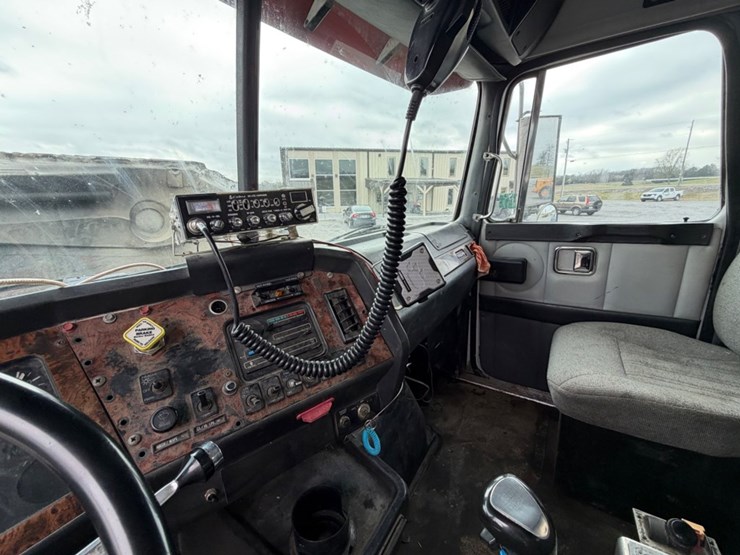 #31720-•-1999-volvo-tri-axle-dump-truck-image-11